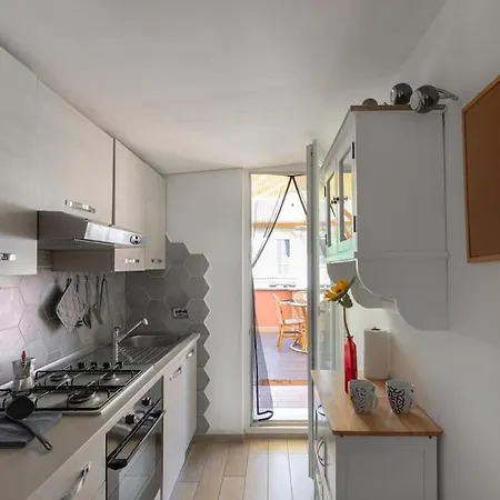 Penthouse With Jacuzzi On Private Terrace In Trastevere Apartment Rome