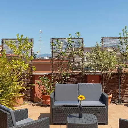 Penthouse With Jacuzzi On Private Terrace In Trastevere Apartment *
