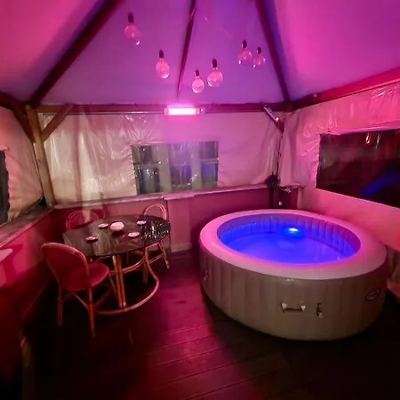 Penthouse With Jacuzzi On Private Terrace In Trastevere Apartment Rome